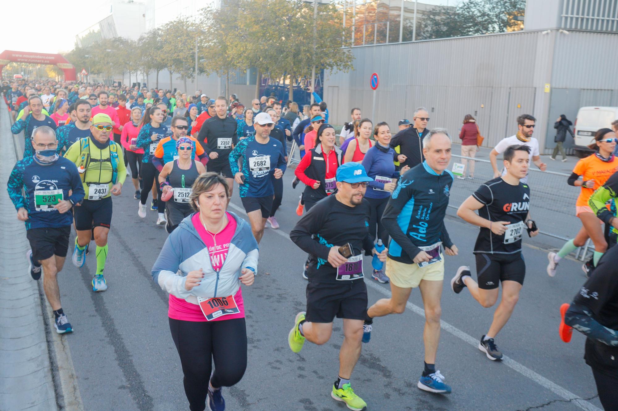 El Pas Ras al Port llena de corredores la Marina de València