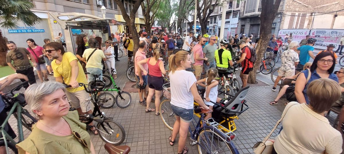 Usuarios de bicis, esta tarde en Elche para mostrar su rechazo a la eliminación de los carriles