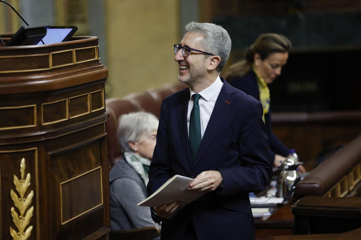 El ministro de Hacienda, Arcadi España, antes de su intervención en el pleno del pasado jueves en el Congreso.