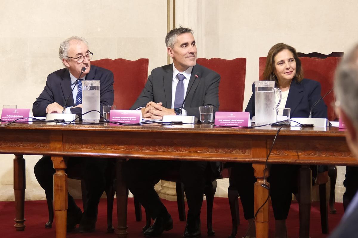 El doctor Carles Recasens toma posesión como presidente del Colegio de Médicos de Baleares en su segundo mandato.