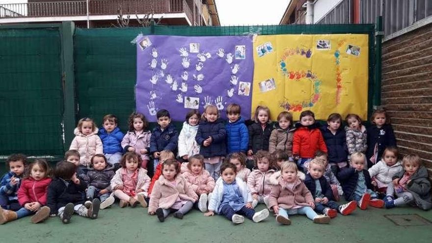 La Escolanía canta por la paz en Cangas de Onís