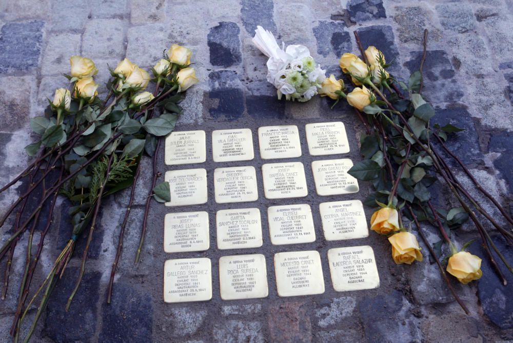 Girona col·loca llambordes per recordar les víctimes dels nazis