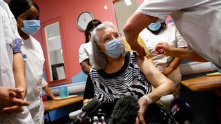 La lentitud de la campaña de vacunación levanta una ola de críticas en Francia