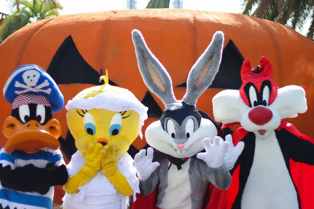 Los personajes de Warner se disfrazan también por Halloween.