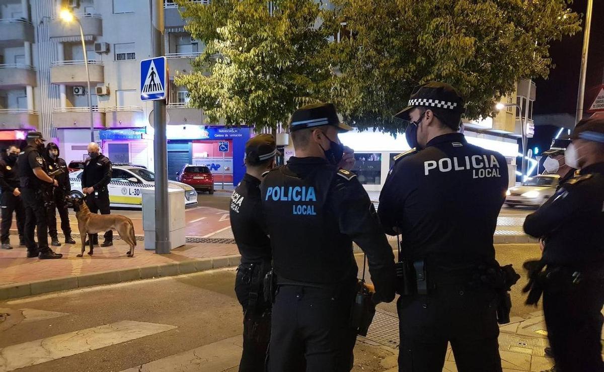 Policía local en servicio de calle en una imagen de archivo