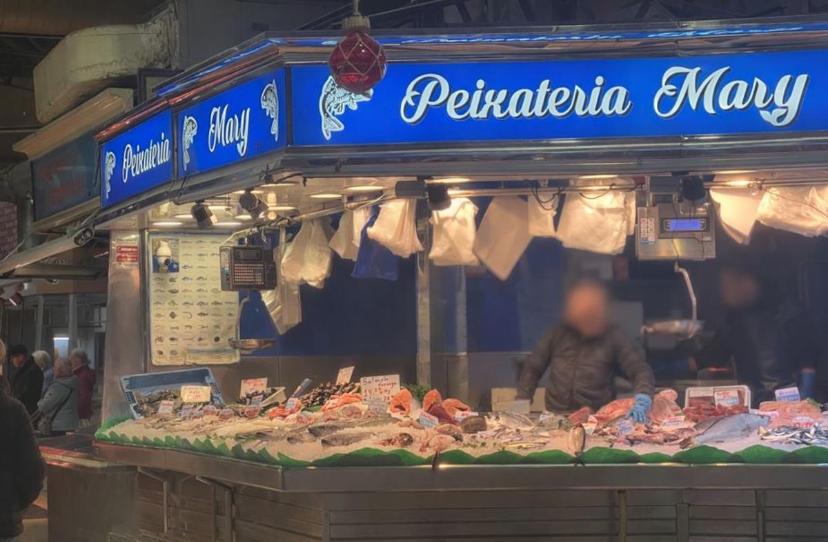 La pescadería controvertida del Mercado Collblanc de L'Hospitalet.
