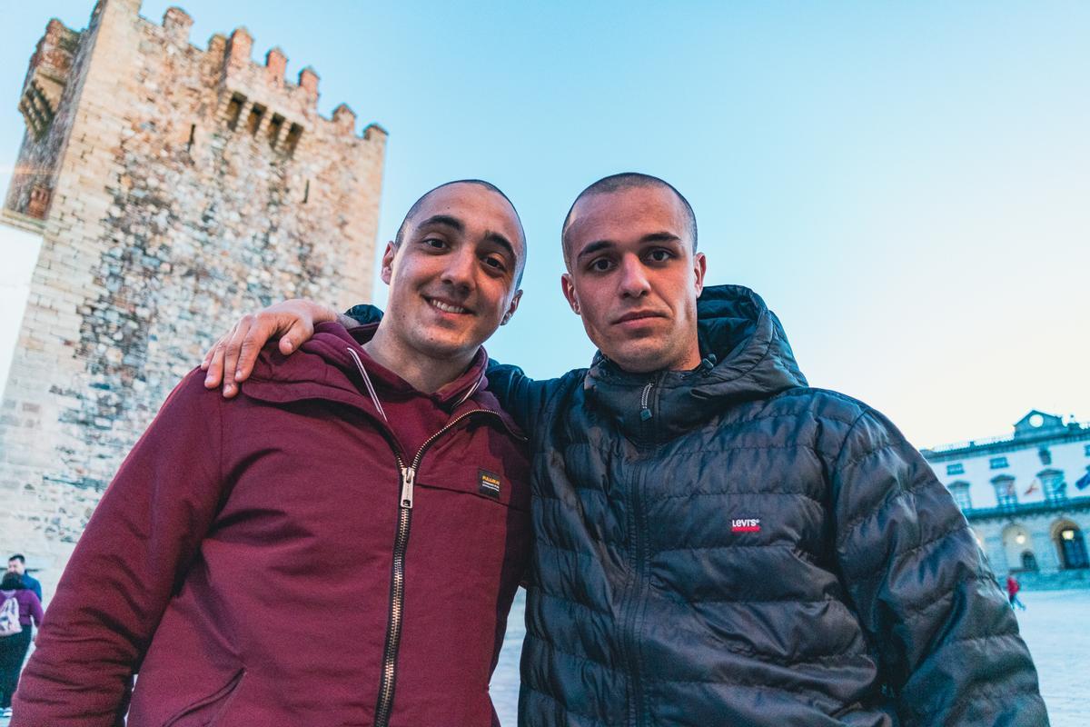 Dos soldados, esta tarde en la plaza Mayor de Cáceres.