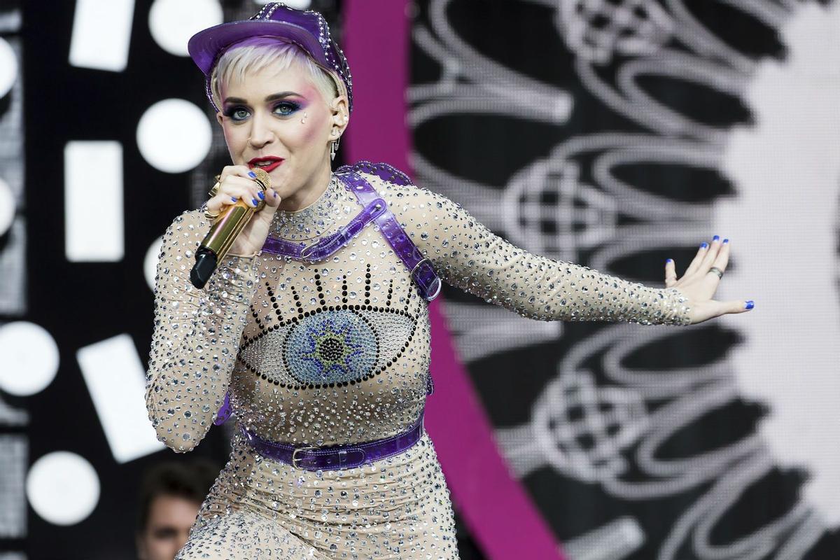 Katy Perry durante su actuación en Glastonbury