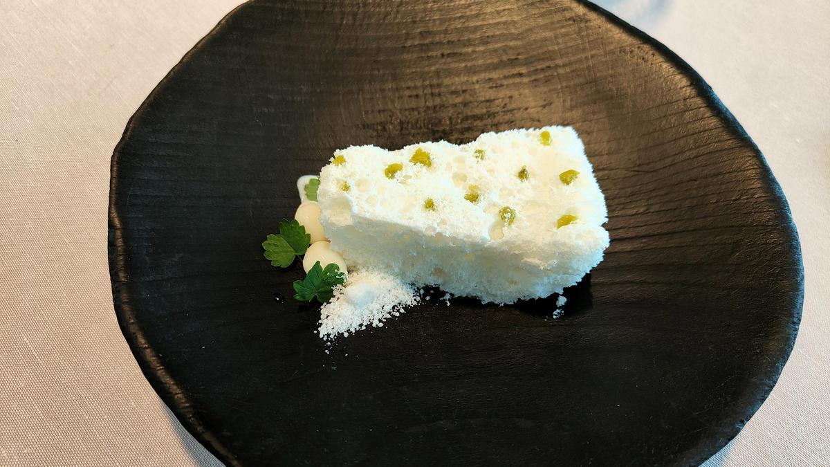 La esponja de quesos y almendra tierna de Culler de Pau.