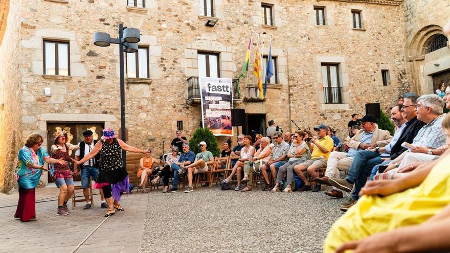 El llenguatge del pallasso com a eina social en la inauguració del Fastt