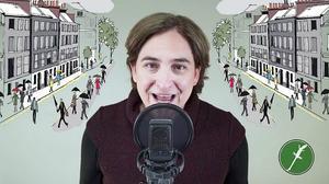 La candidata a l’alcaldia de Barcelona Ada Colau canta una rumba.