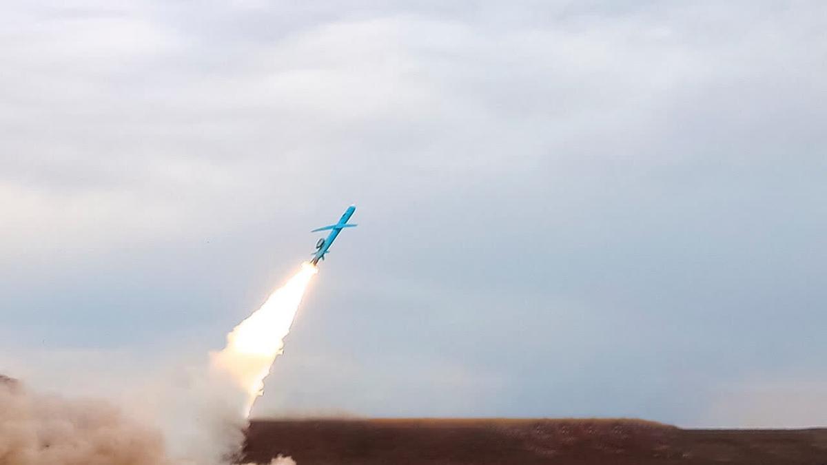 Un misil lanzado en el estrecho de Ormuz, en el Golfo Pérsico.