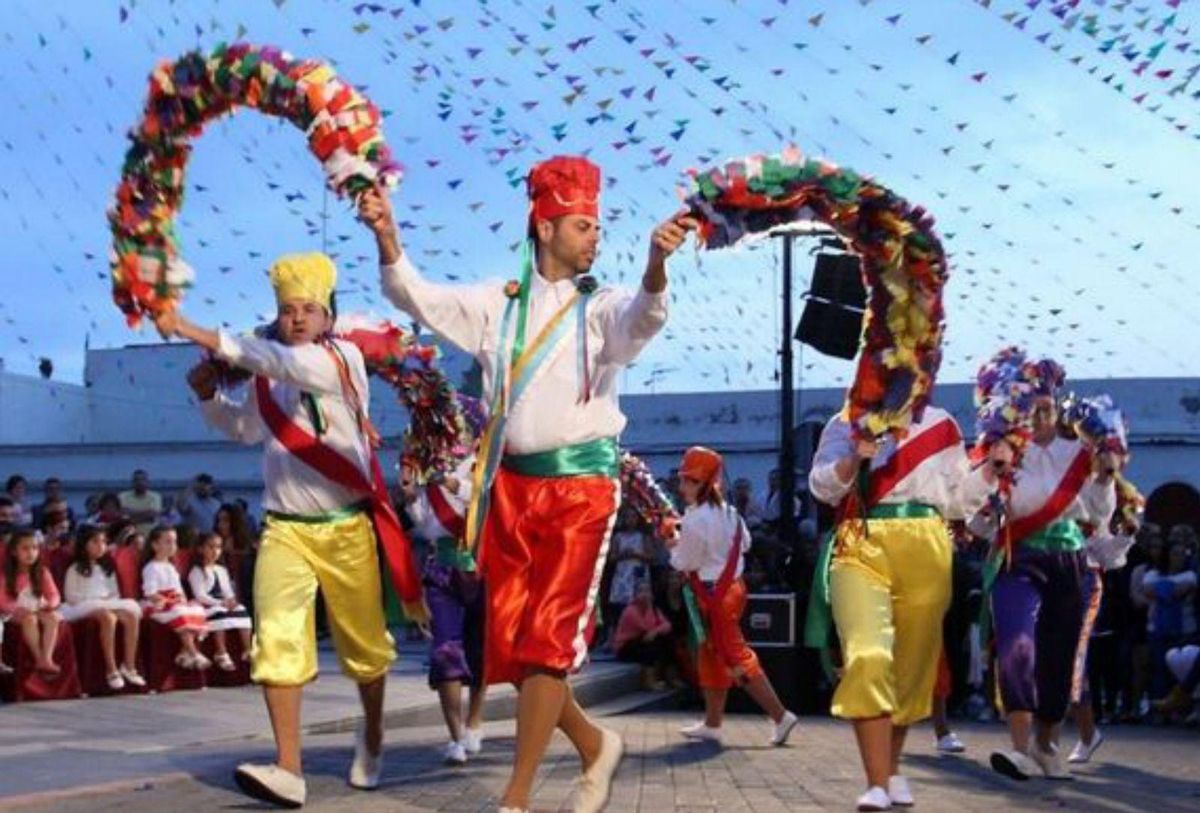 Imagen de una recreación de trilla tradicional en el Día de las Tradiciones de Chirche.| ED/LOT