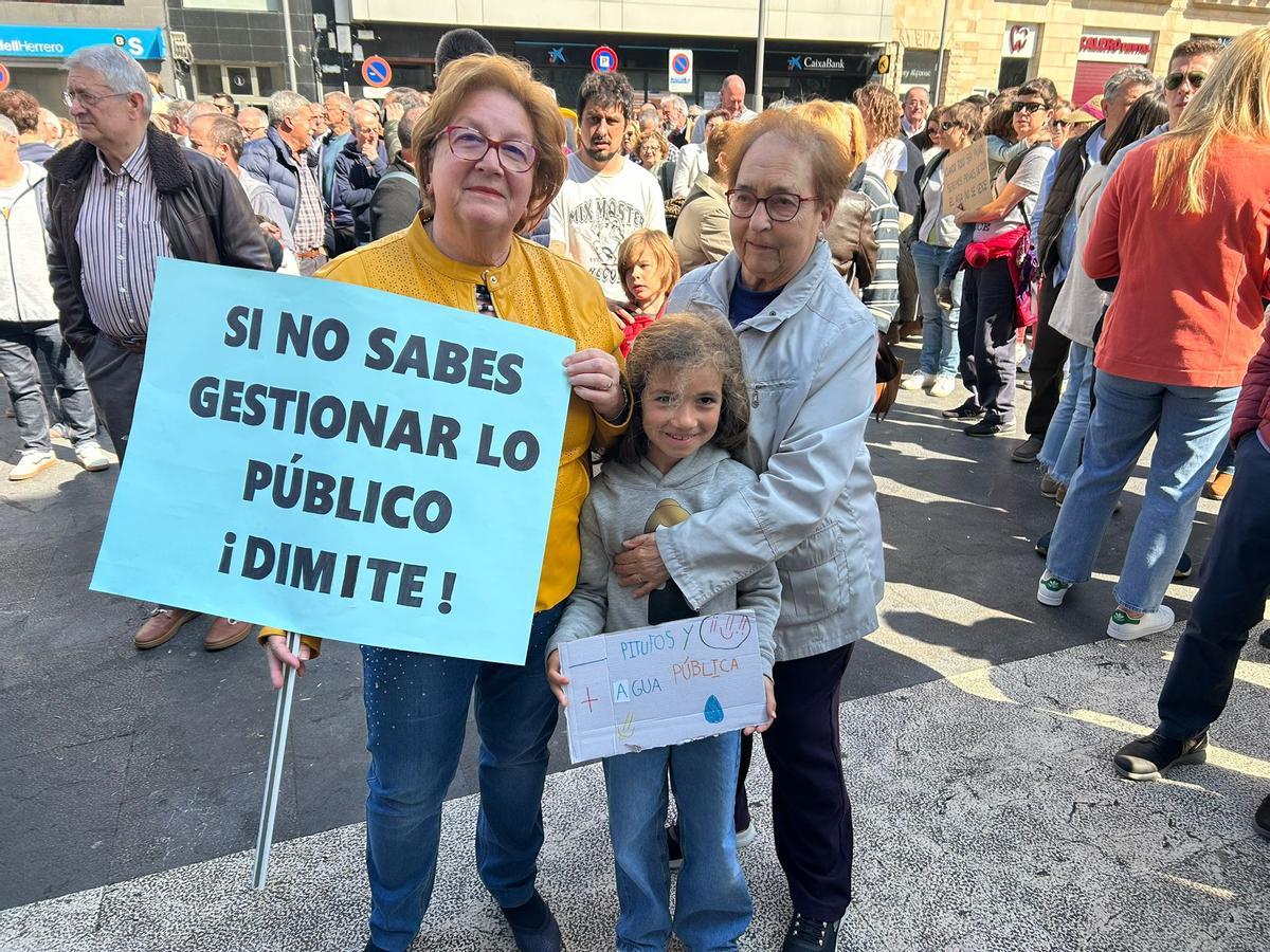 Concentración contra la privatización del agua en Pola de Siero