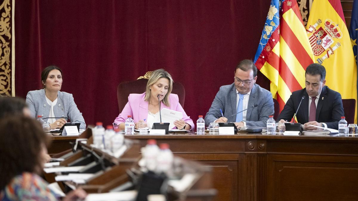 La presidenta, Marta Barrachina, y los vicepresidentes Pallarés, Martínez y Folgado.