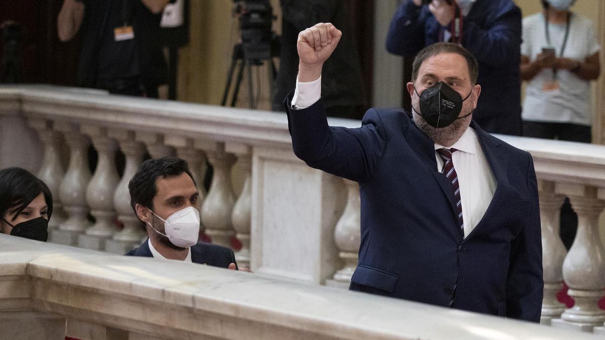 BARCELONA 21/05/2021  Política.  Pleno de investidura de Pere Aragones como nuevo president de la Generalitat En la foto Oriol Junqueras llega al Parlament Foto Ferran Nadeu