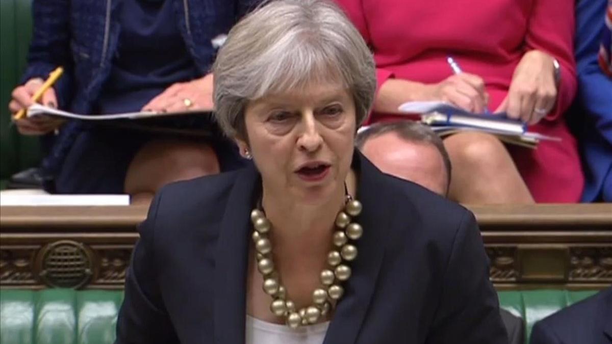 Theresa May, durante su intervención en la Cámara de los Comunes, este lunes.