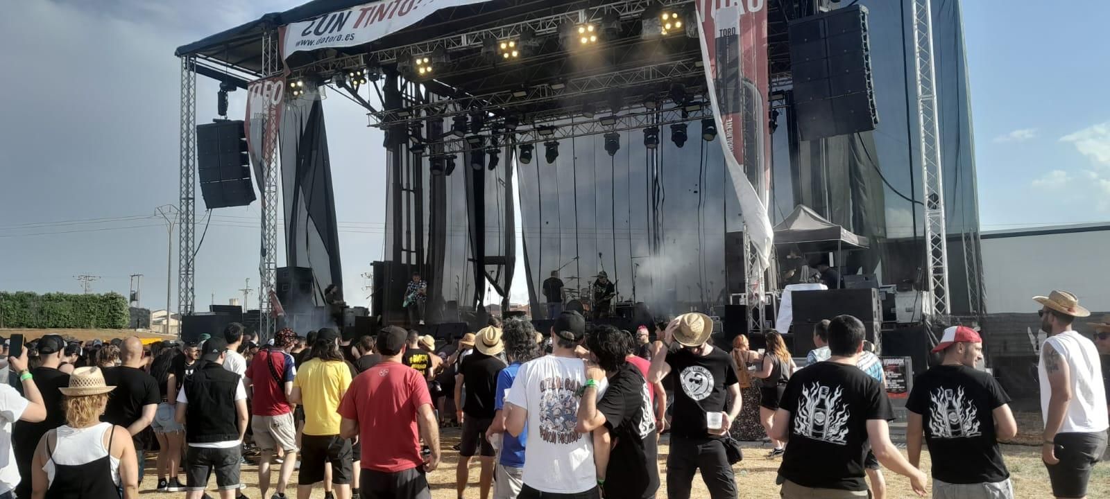 GALERÍA | La primera jornada del Festival "Vintoro" llena Toro de rock, "fuego" y un gran ambiente