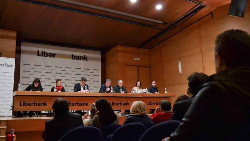 Una parte del público que acudió ayer al acto celebrado en el Club Prensa Asturiana de LA NUEVA ESPAÑA.