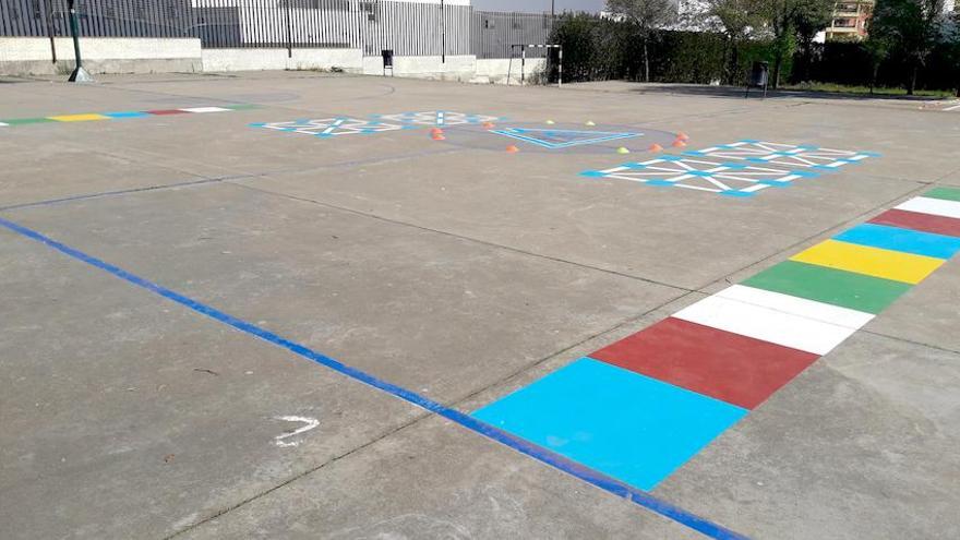 Los patios de los institutos de San Juan se llenan de juegos tradicionales para luchar contra los móviles