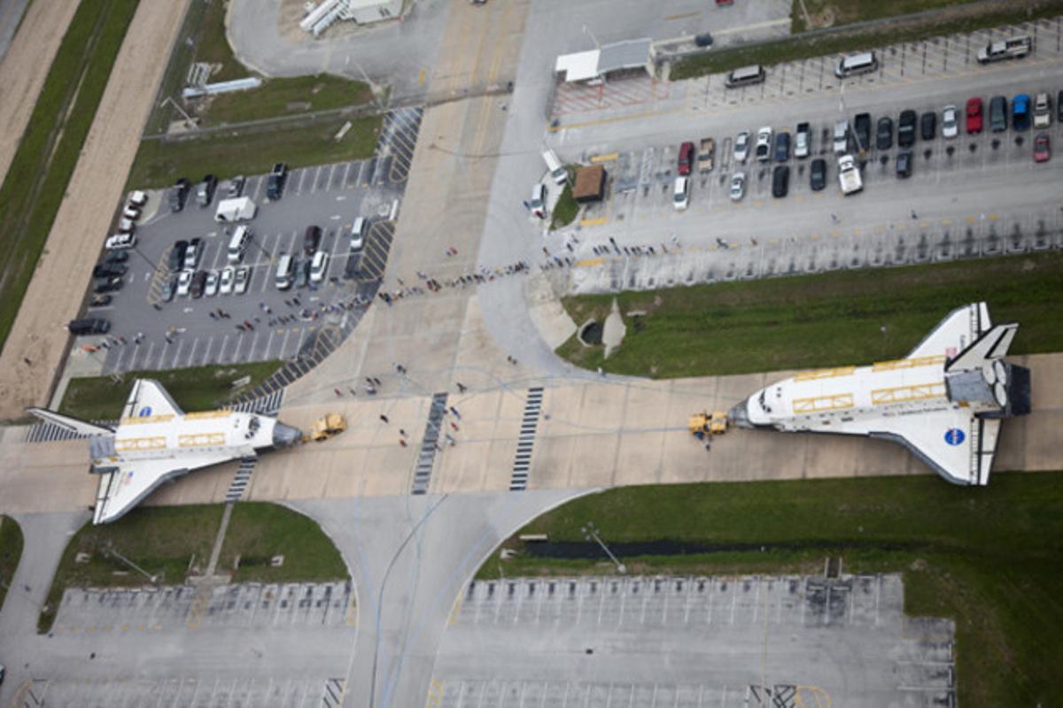 Vista aèria de les llançadores espacials Endeavour i Discovery, al centre espacial Kennedy de la NASA, als Estats Units.