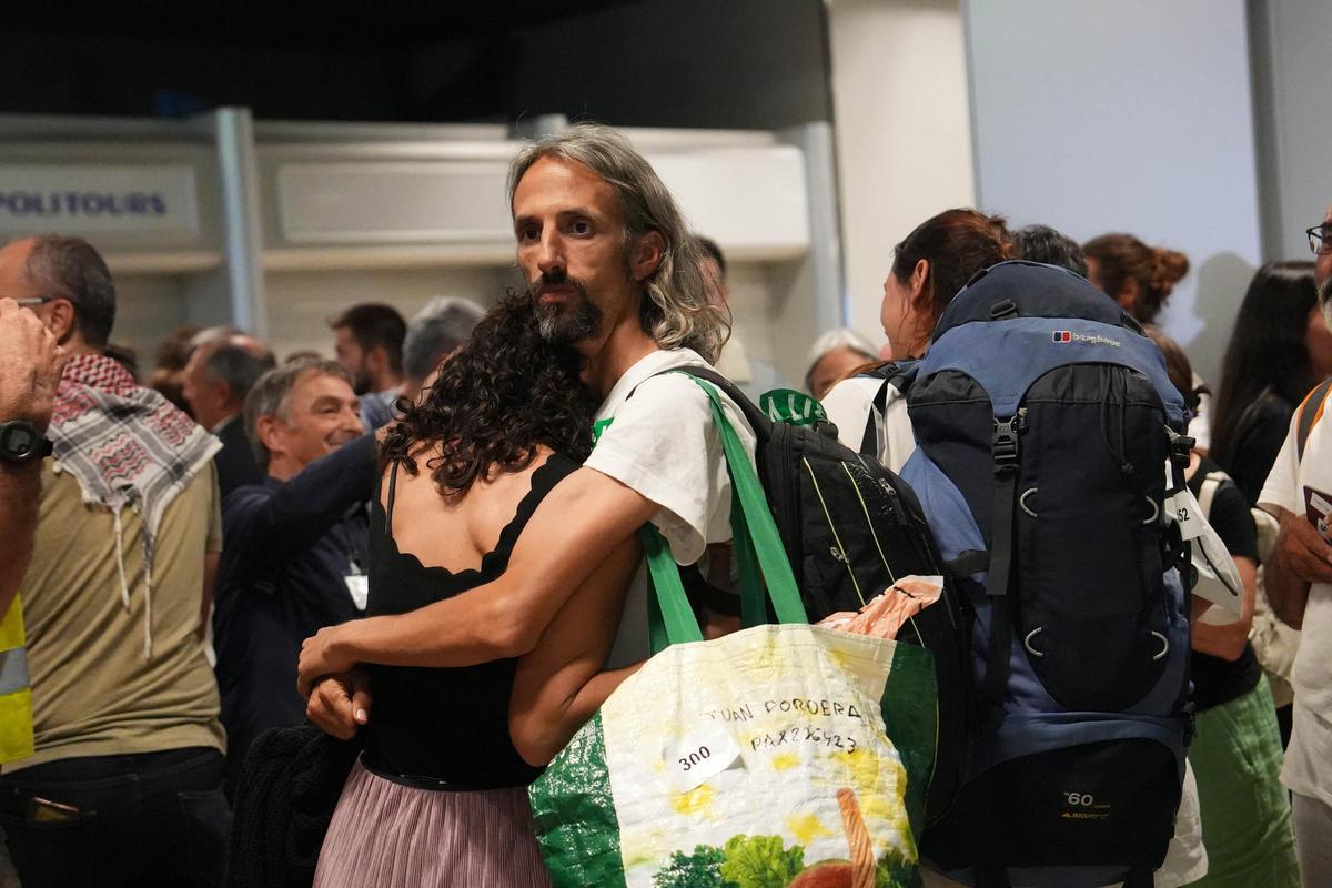 Regreso a Madrid de los 21 activistas españoles detenidos por Israel, integrantes de la Flotilla Global Sumud, procedentes de Tel Aviv.