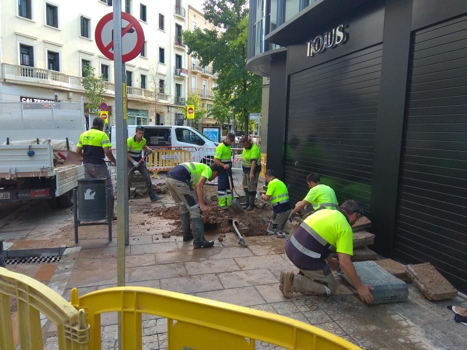 Operaris treballant en l'avaria al Guimerà, l'octubre de l'any passat