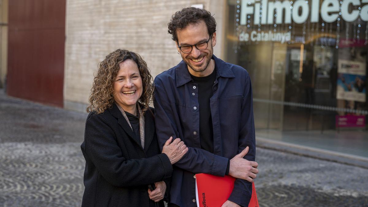 La consellera de Cultura, Sónia Hernández, junto al director de la Filmoteca de Catalunya, Pablo La Parra Pérez, antes de hacer balance de la temporada actual y presentar la programación del 2025.