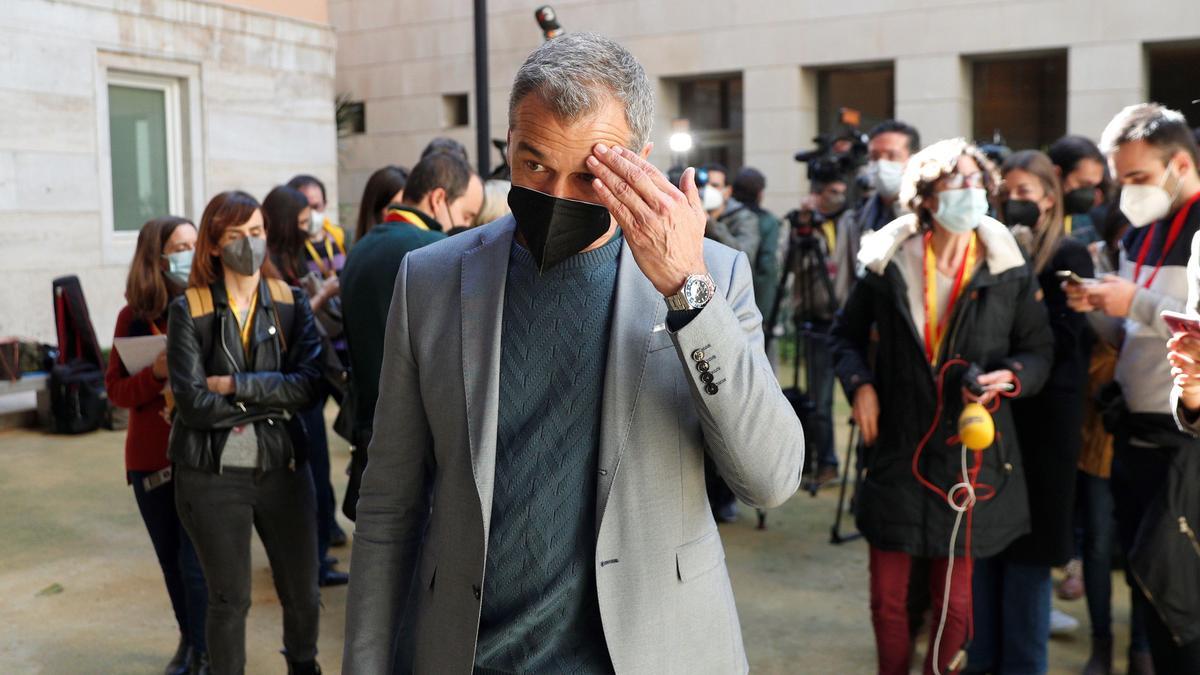 Toni Cantó tras su comparecencia de hoy a las puertas del Parlamento valenciano.