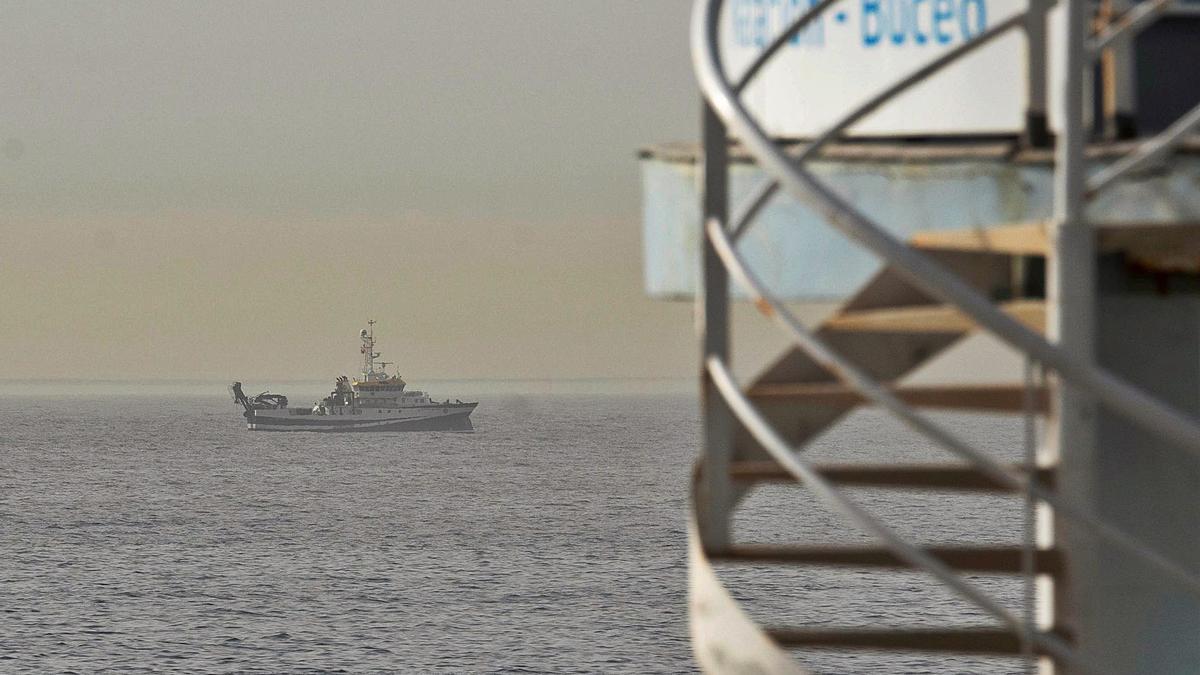 Labores de búsqueda del ‘Ángeles Alvariño’ en aguas de Tenerife. |   // MIGUEL BARRETO