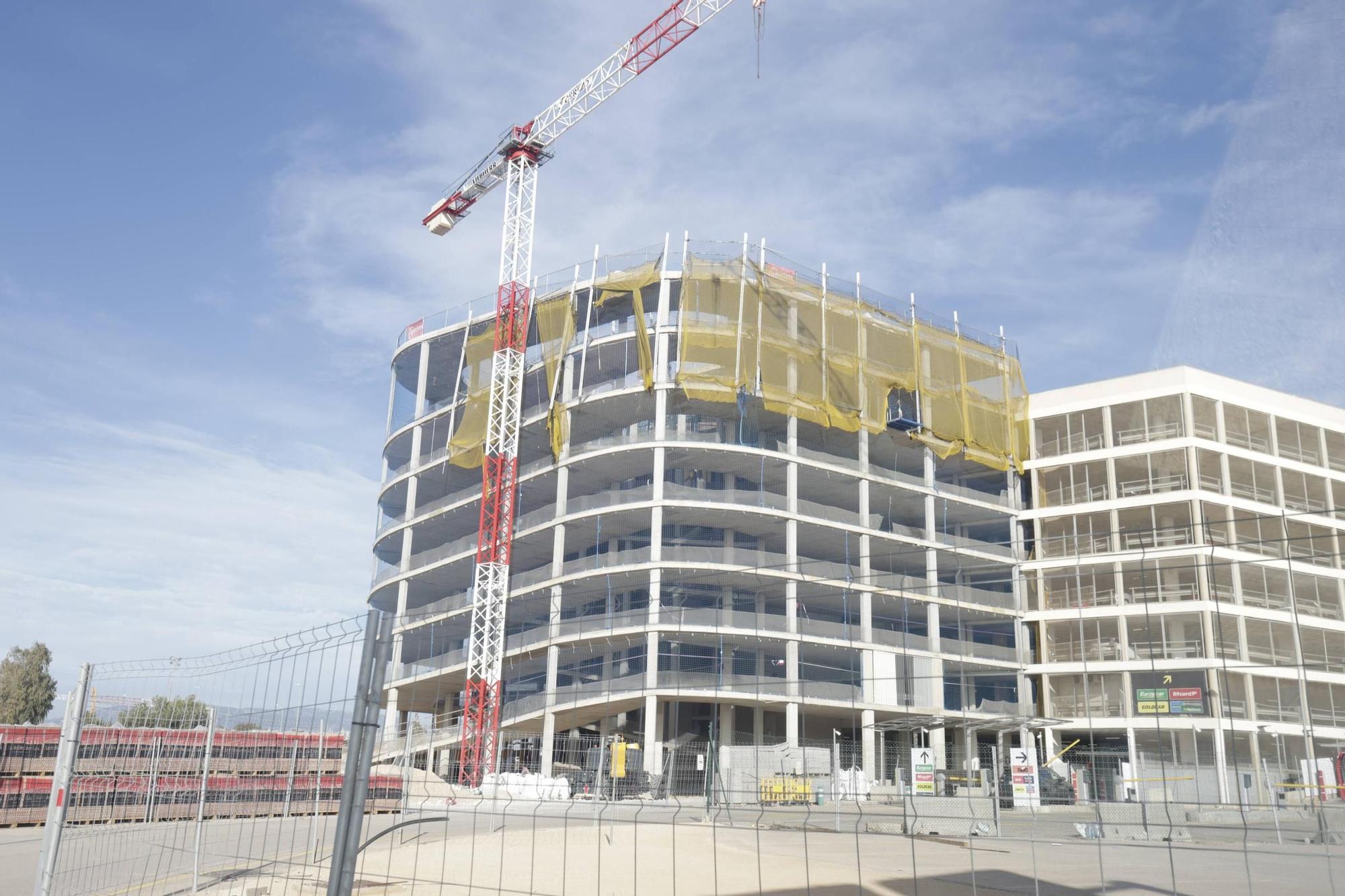 FOTOS: Así es el nuevo edificio que se contruye en el aeropuerto de Palma para dar otra salida al parking
