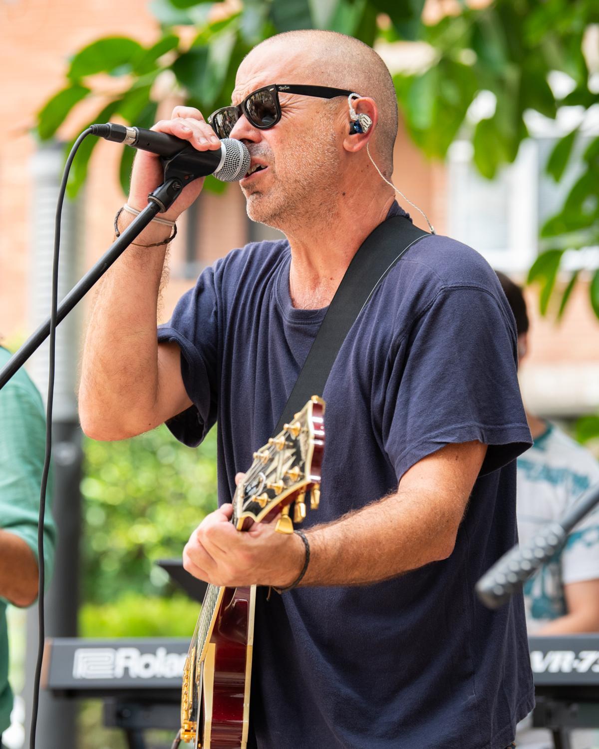El grupo S. A. M. tocando en el B-Side Festival de 2023
