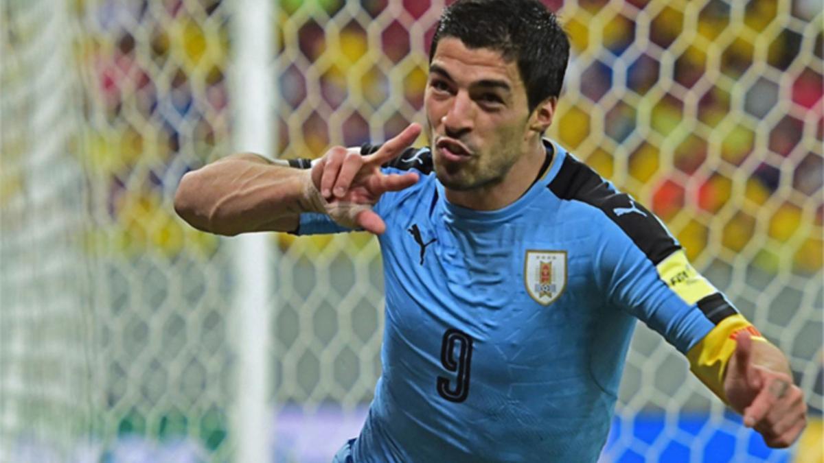 Luis Suárez celebra uno de sus goles en el partido entre Uruguay e Inglaterra del Mundial 2014