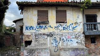 La Villa, de derribo en derribo: El Ayuntamiento adjudica otras cinco demoliciones de ruinas centenarias