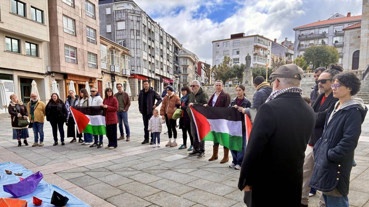 Una concentración a favor de Palestina en la Praza da Igrexa de Lalín.