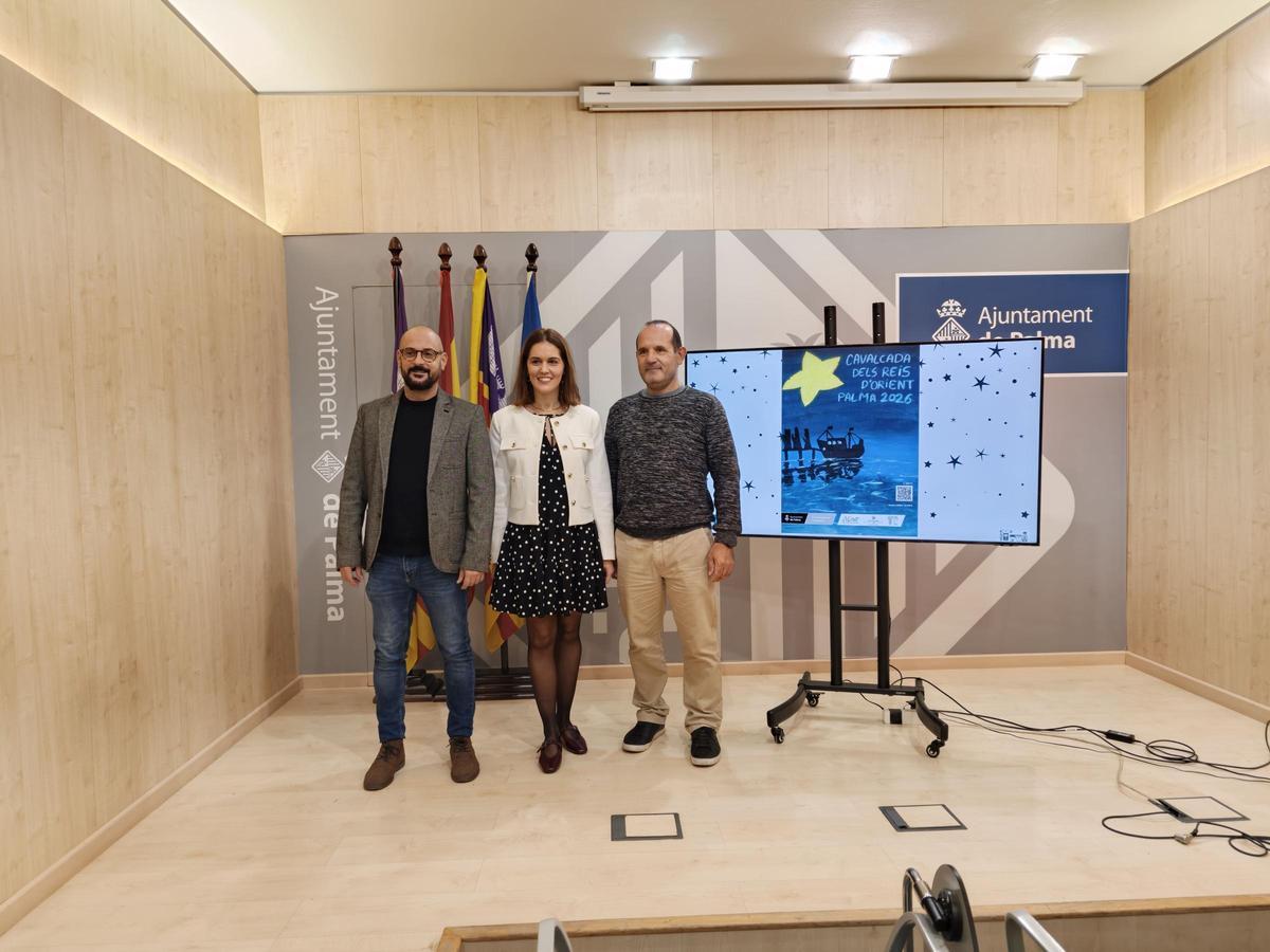 La regidora de Educación y Participación Ciudadana, Lourdes Roca, y el director artístico de la cabalgata, Daniel Puig.