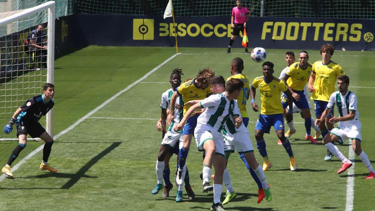 Las imágenes del Cádiz B - Córdoba CF