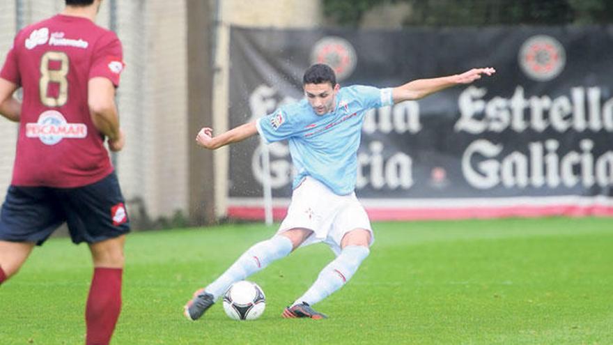 Víctor Vázquez &quot;Churre&quot; durante un choque ante el Pontevedra como jugador del filial del Celta