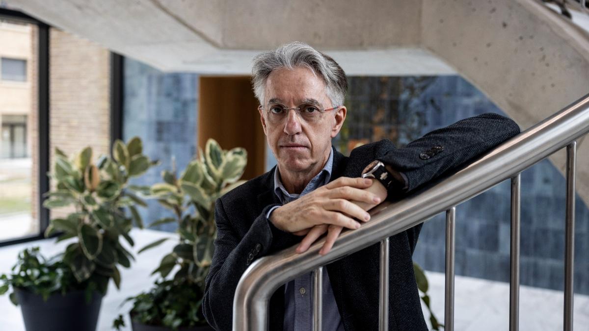 El historiador Julián Casanova en la facultad de Filosofía y Letras de la Universidad de Zaragoza.