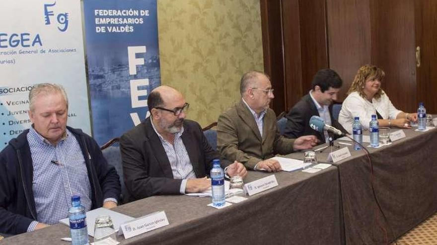 Juan García Iglesias, Ignacio Sal del Río, Javier Fernández, Iván Pérez y Elvira Pérez, ayer, durante la presentación de la iniciativa.