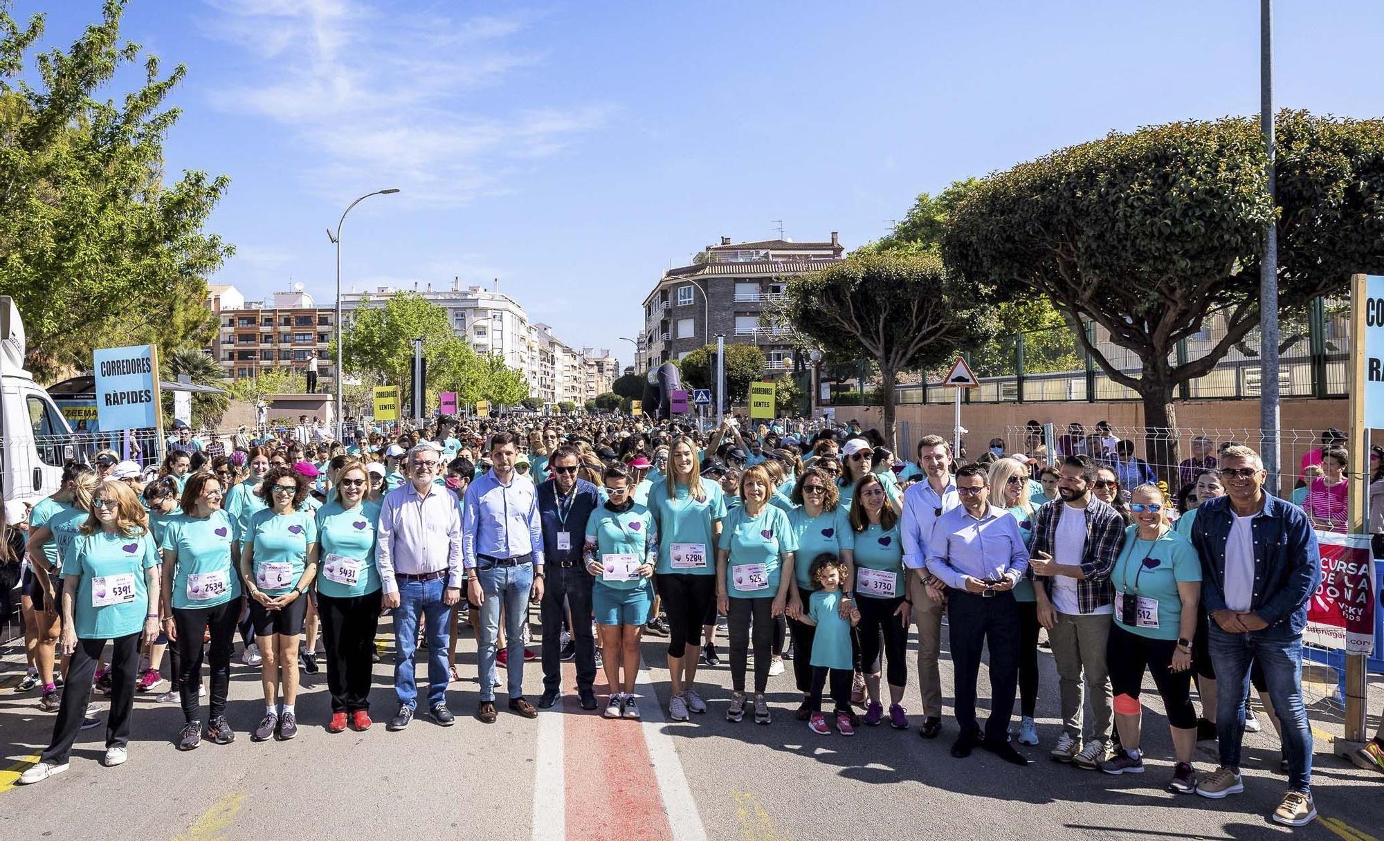 Autoridades, organizadores y representantes de patrocinadores, antes de la salida.