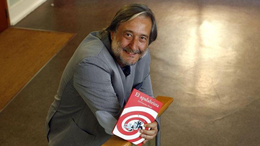 José Francisco Mendi: &quot;La Historia es tan absurda que necesita la lógica de la ficción&quot;