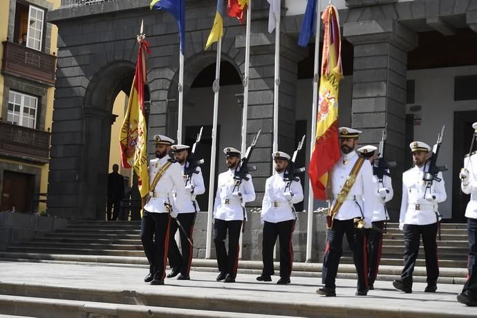 01-03-20  LAS PALMAS DE GRAN CANARIAS. PLAZA DE SANTA ANA. LAS PALMAS DE GRAN CANARIA. Jura de bandera en Santa Ana. Acto de jura o promesa ante la bandera de personal civil, en la plaza de Santa Ana, con motivo del 483 Aniversario de la InfanterÍa de Marina y el 80 Aniversario de la InfanterÍa de Marina en Canarias.    Fotos: Juan Castro.