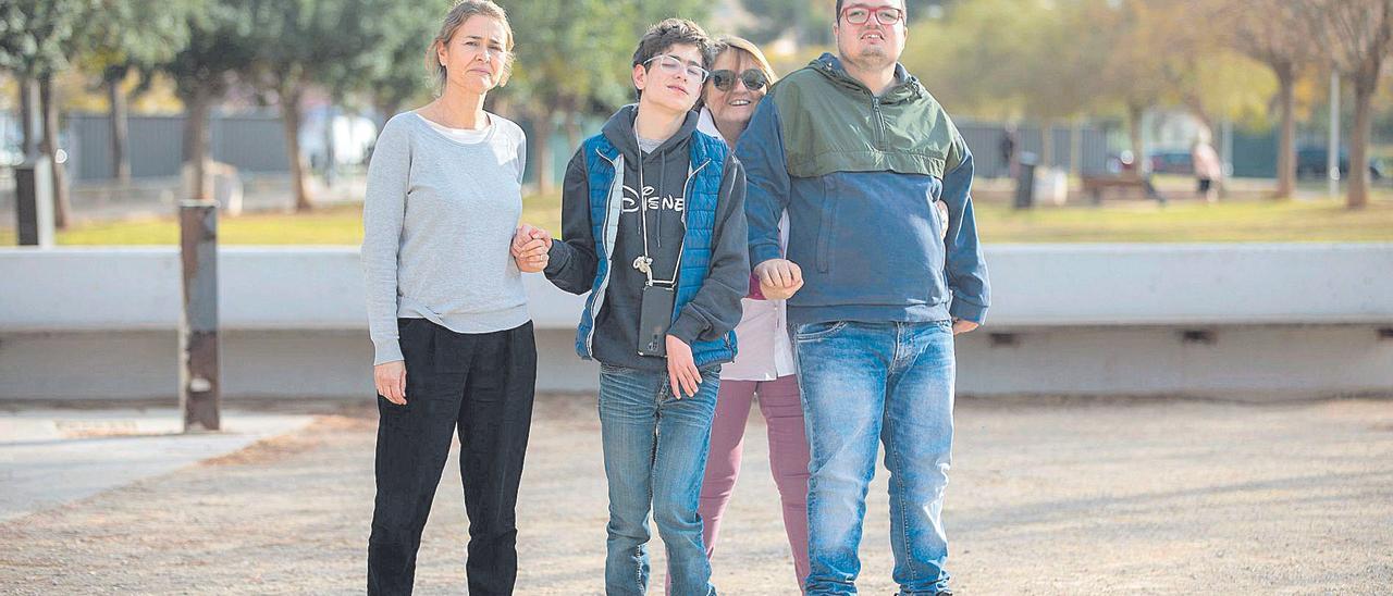 Mónica Ferrà, Luis Costa, Mercedes Alemany y Jordi Maura, en el parque de La Femu de Palma.