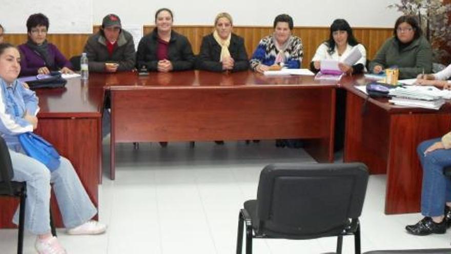 Almeida clausura un curso de atención a personas dependientes