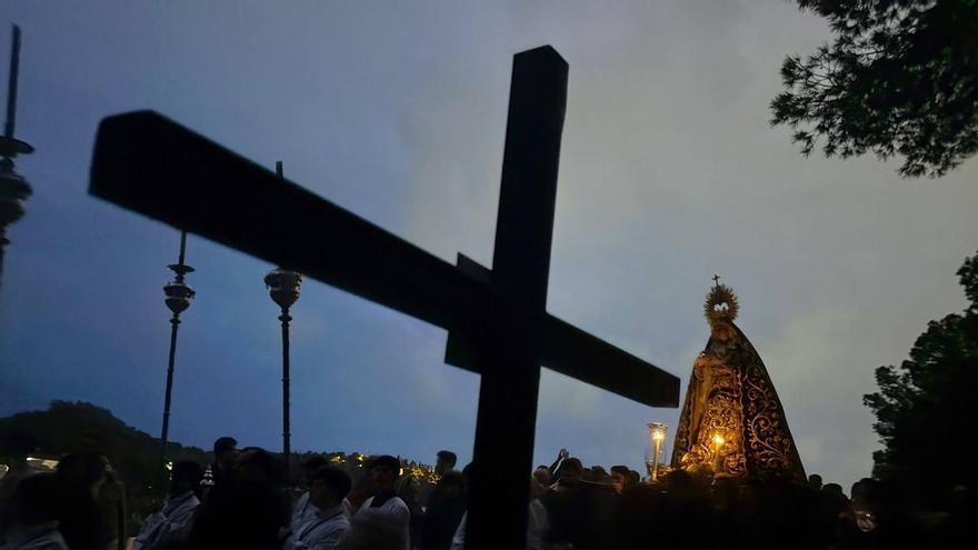 Traslados del Viernes de Dolores: sobriedad y seriedad en las calles de Málaga