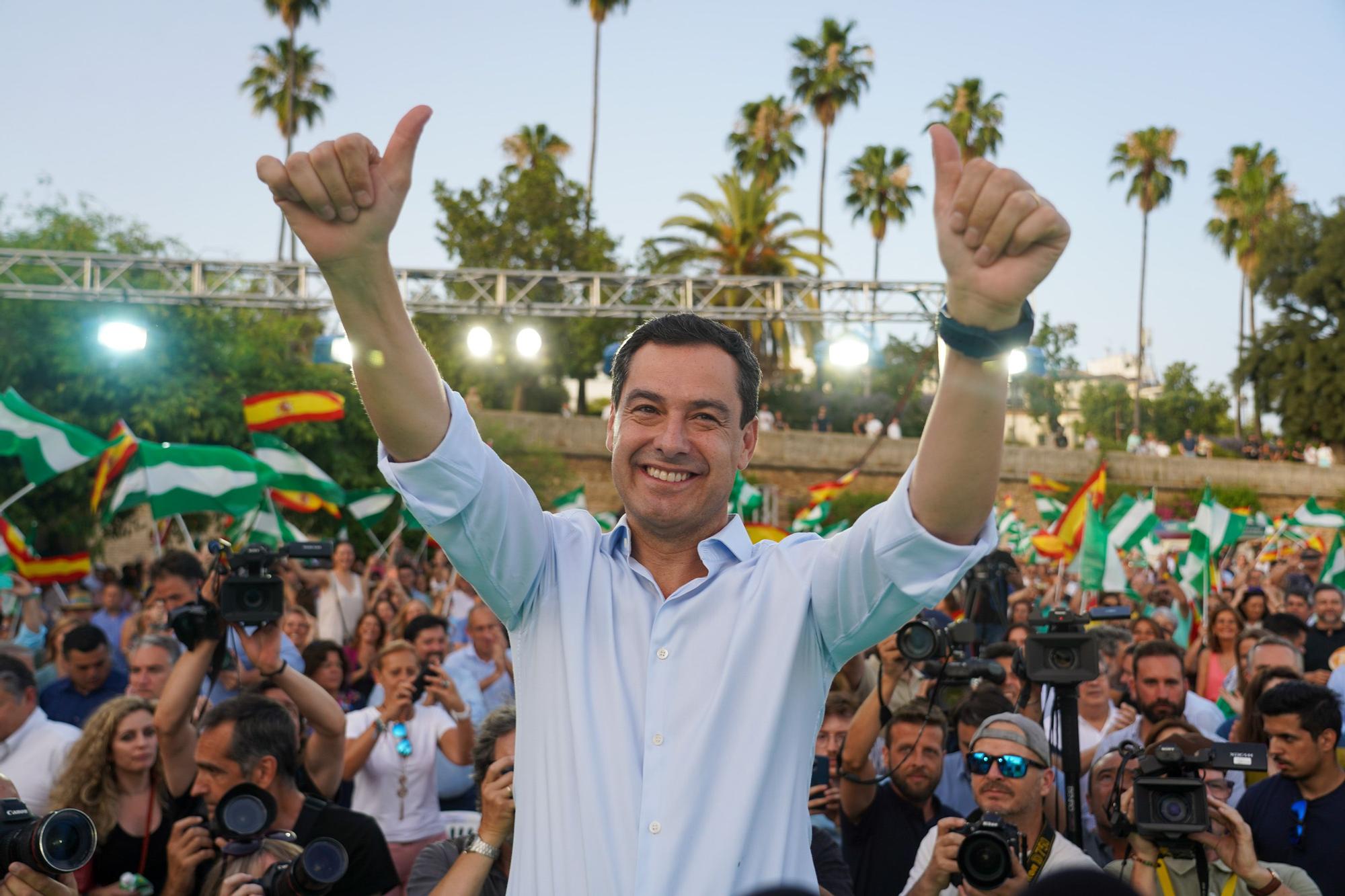 El presidente del PP-A y candidato a la reelección Presidencial de la Junta, Juanma Moreno clausura el acto de cierre de campaña del PP.