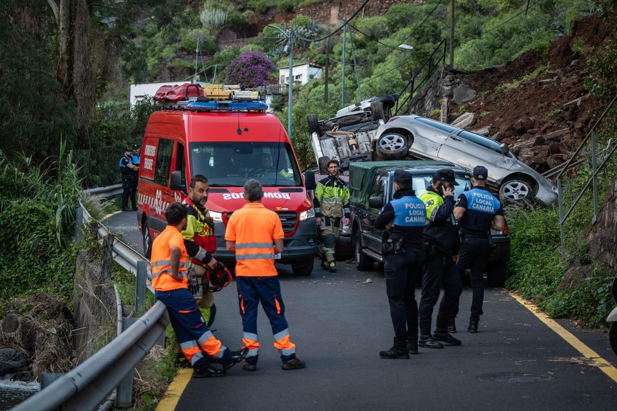 Siete coches afectados al caerse una calle en Valleseco por la borrasca Therese