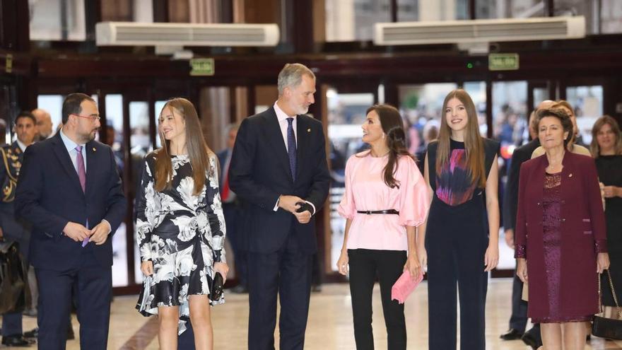 EN IMÁGENES: La Familia Real asiste en Oviedo al concierto de los premios &quot;Princesa de Asturias&quot;