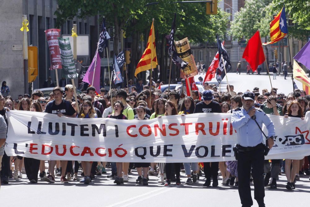 Manifestació d''estudiants universitaris a Girona